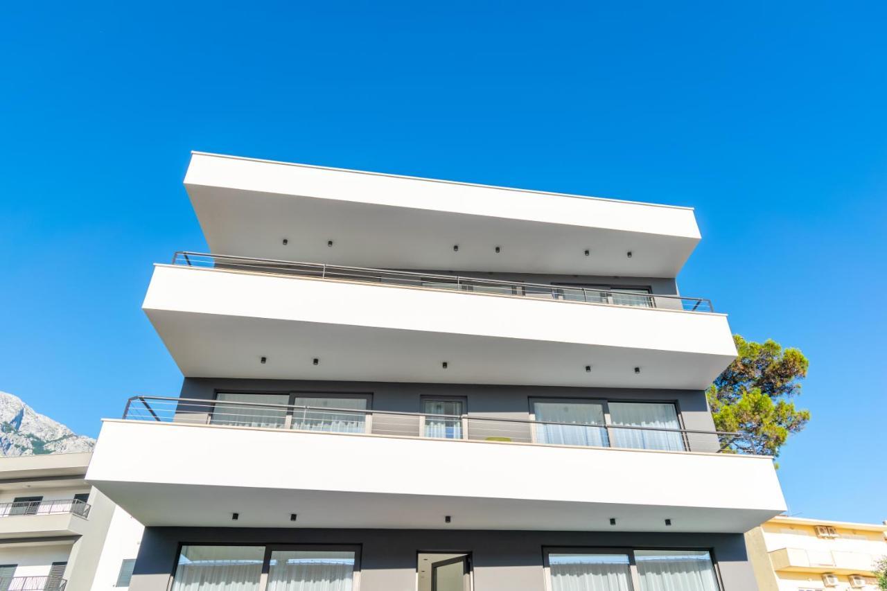 Apartmani Pino Baska Voda Luaran gambar