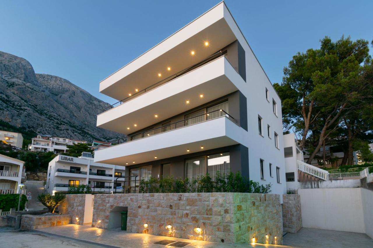 Apartmani Pino Baska Voda Luaran gambar