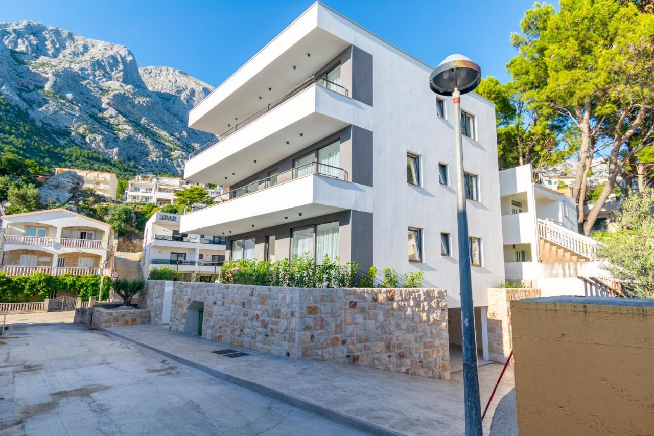 Apartmani Pino Baska Voda Luaran gambar