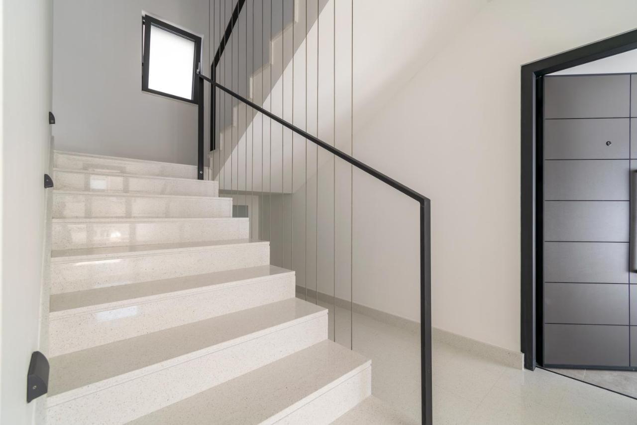 Apartmani Pino Baska Voda Luaran gambar