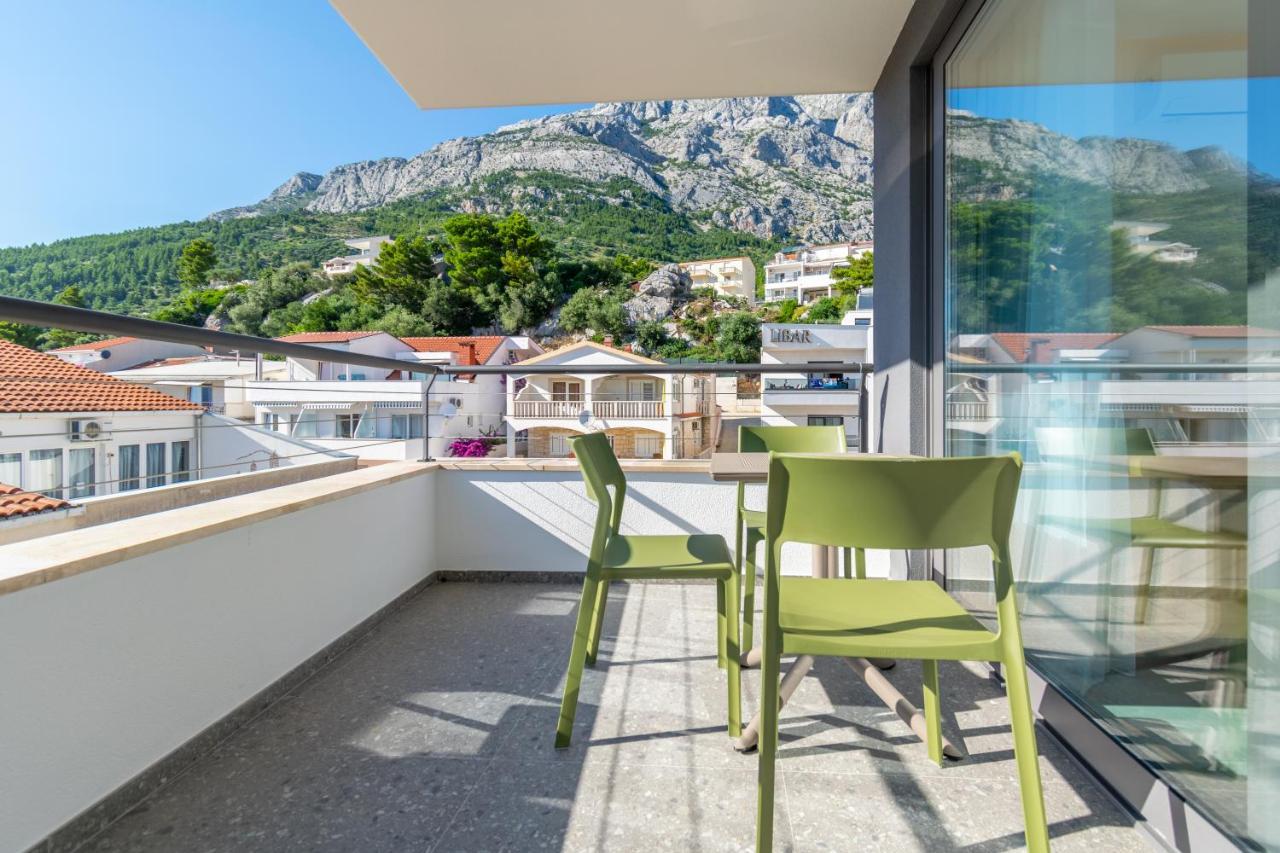 Apartmani Pino Baska Voda Luaran gambar