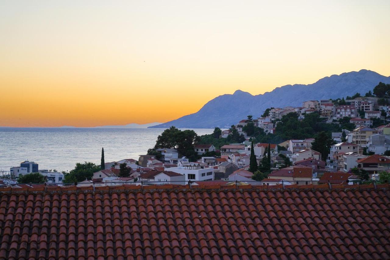 Apartmani Pino Baska Voda Luaran gambar