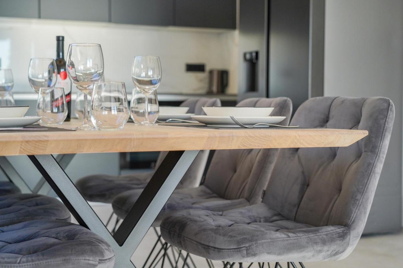Apartmani Pino Baska Voda Luaran gambar