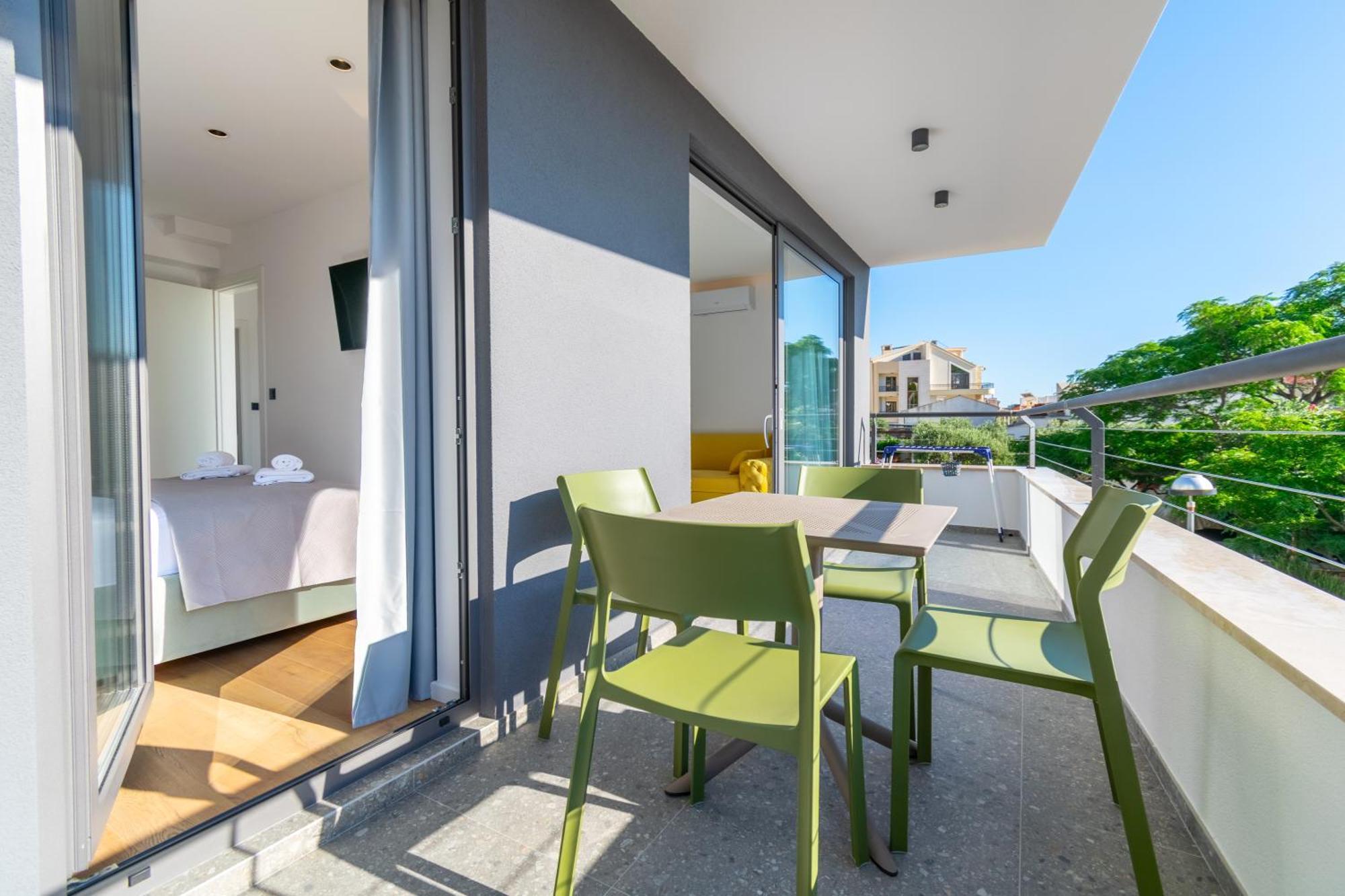 Apartmani Pino Baska Voda Luaran gambar