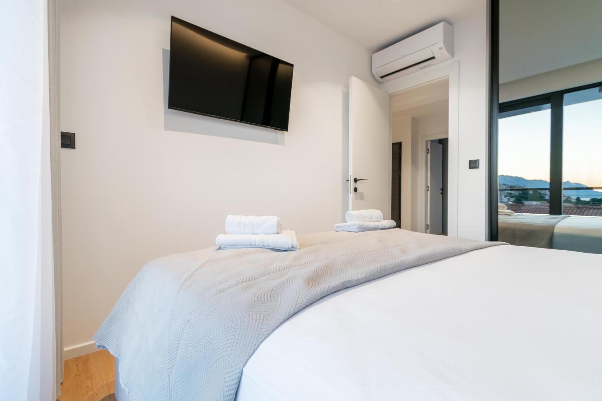 Apartmani Pino Baska Voda Luaran gambar