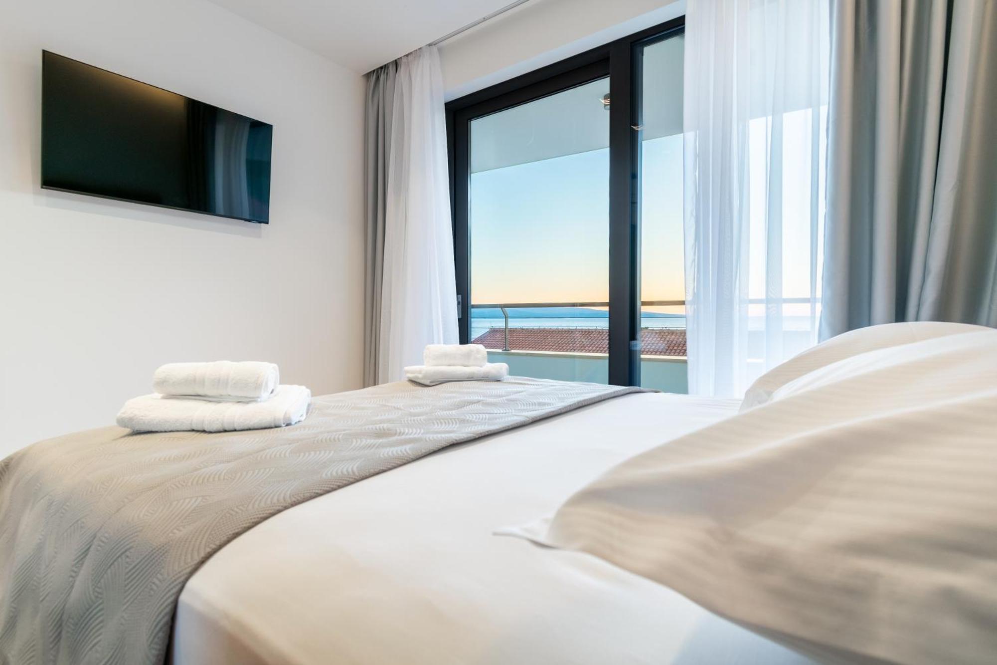 Apartmani Pino Baska Voda Luaran gambar