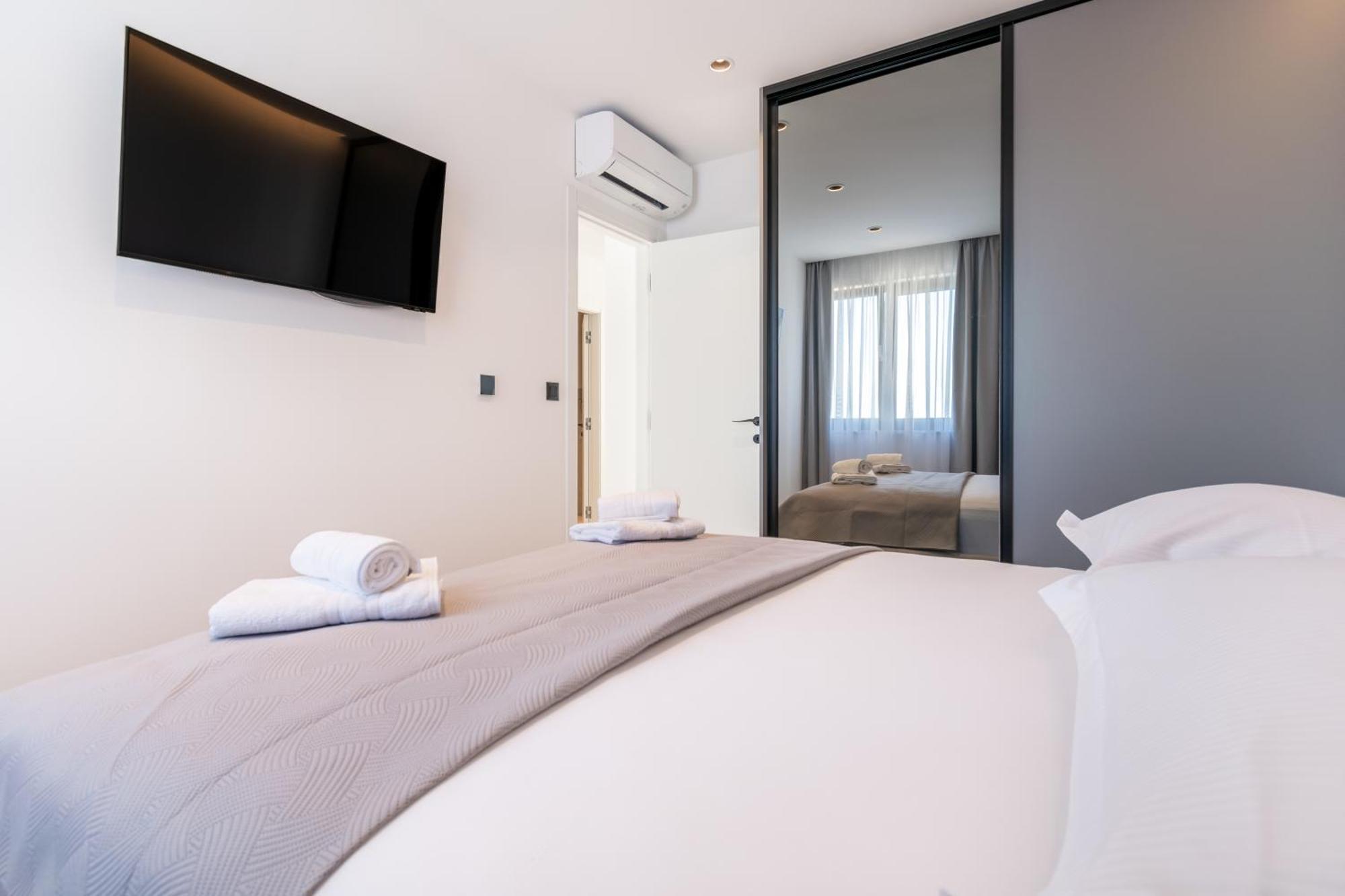 Apartmani Pino Baska Voda Bilik gambar