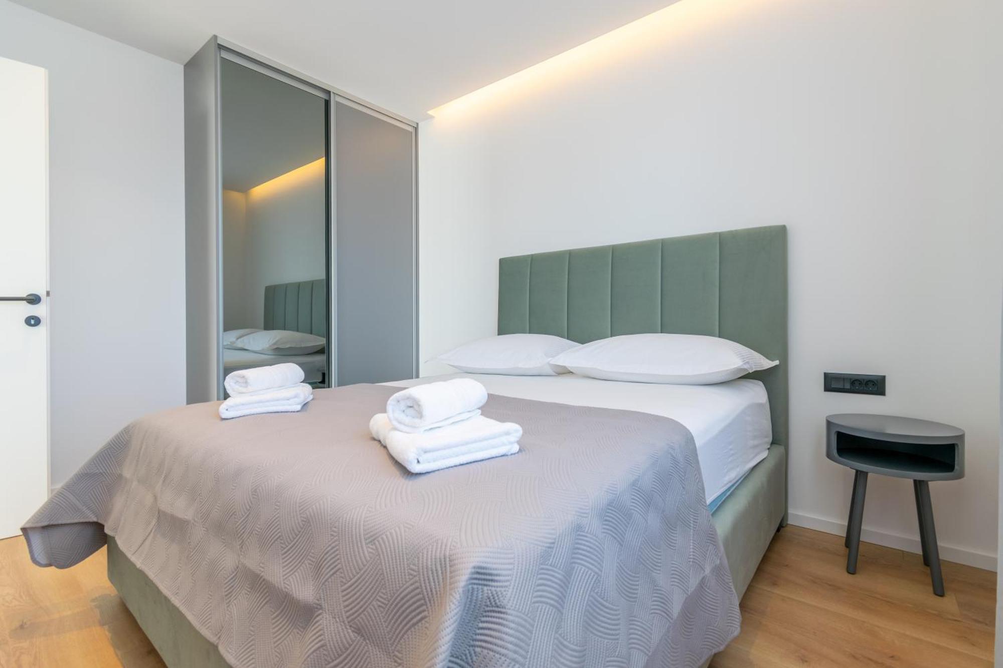 Apartmani Pino Baska Voda Bilik gambar